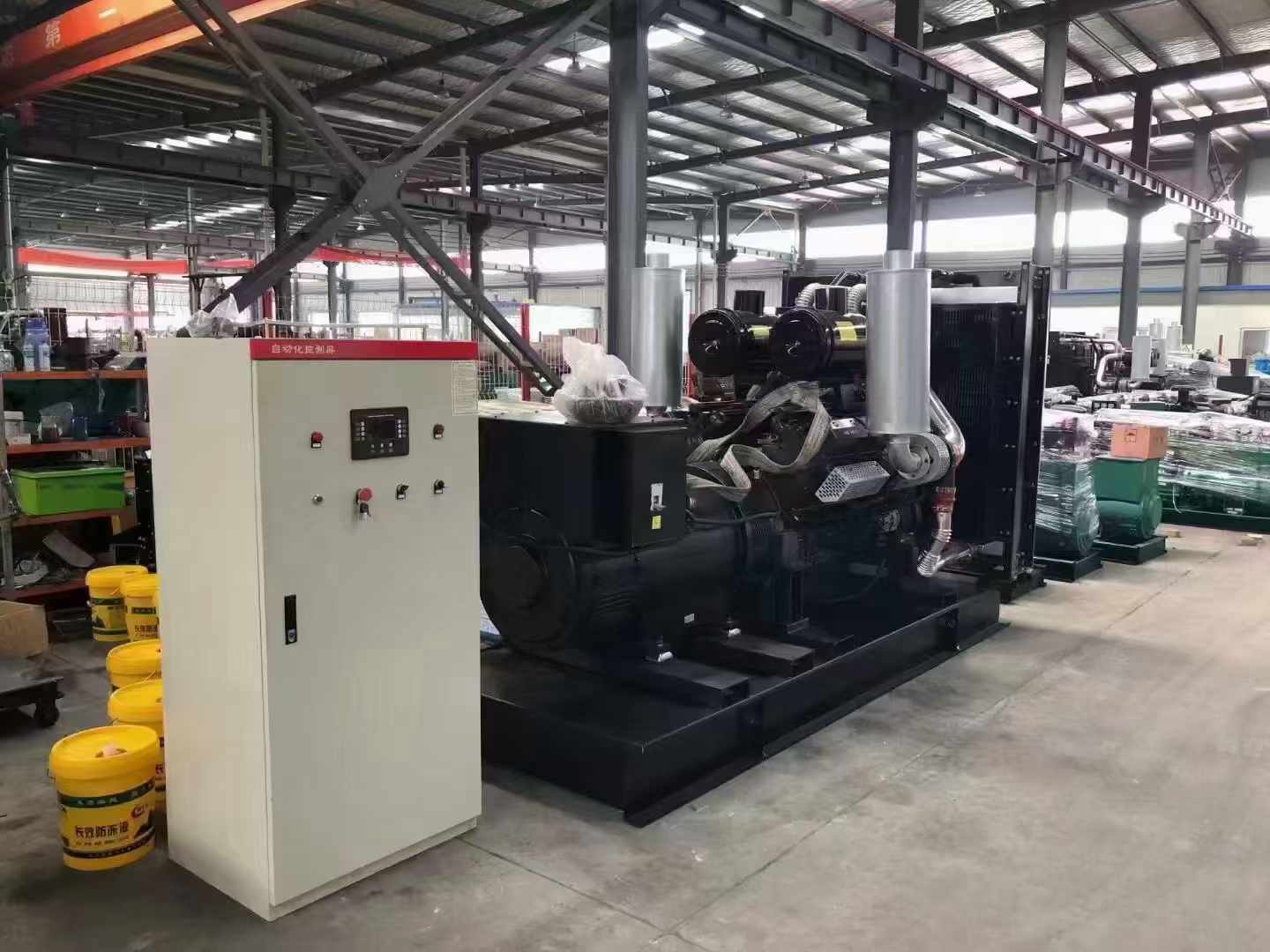 南岸柴油发电机组负载测试时，若出现异常运行状态应如何处理？